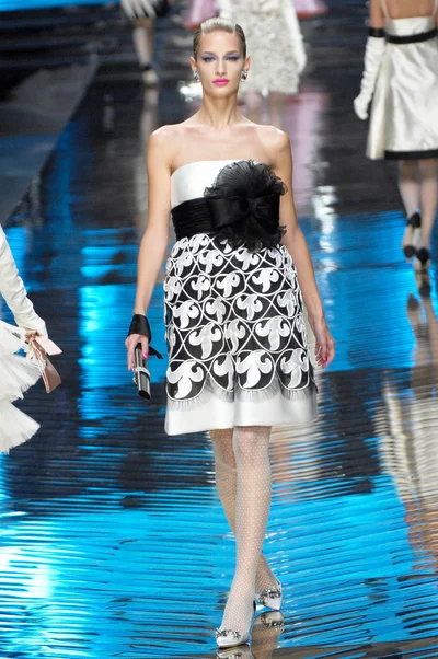 Look 48